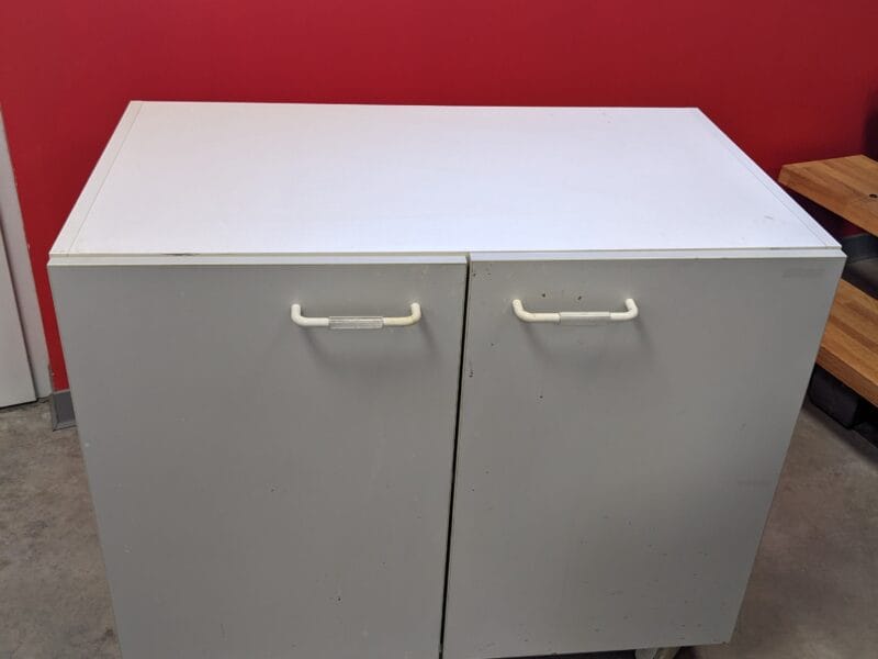 Meuble sous paillasse