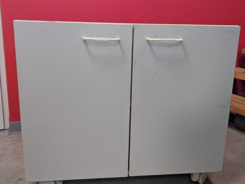 Meuble sous paillasse